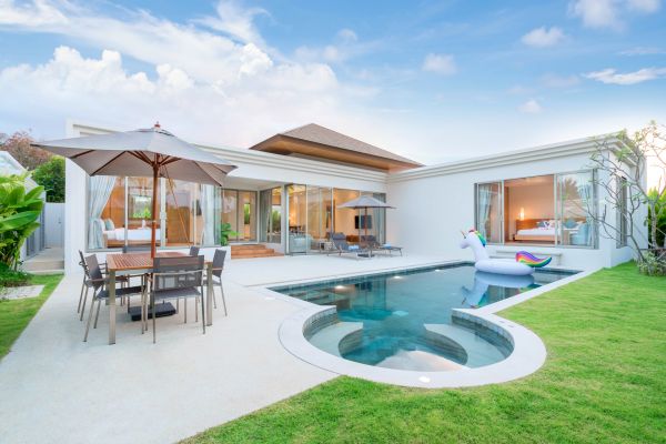 Cost of Concrete Pool Deck Installation in Crestview