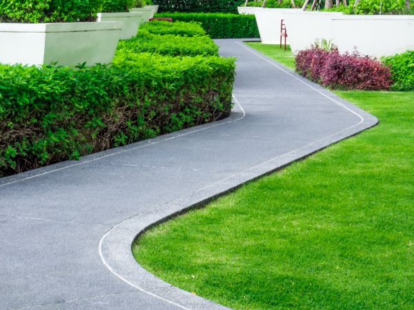 Cost of Walkway Curb Installation in Crestview